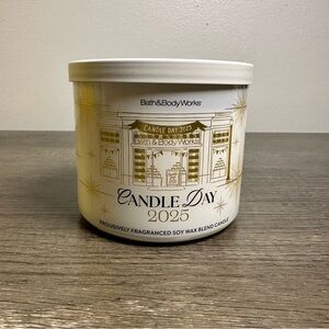 Bath & Body Works Sun Ripened Raspberry 3 Wick Candle 14.5 oz Candle Day New